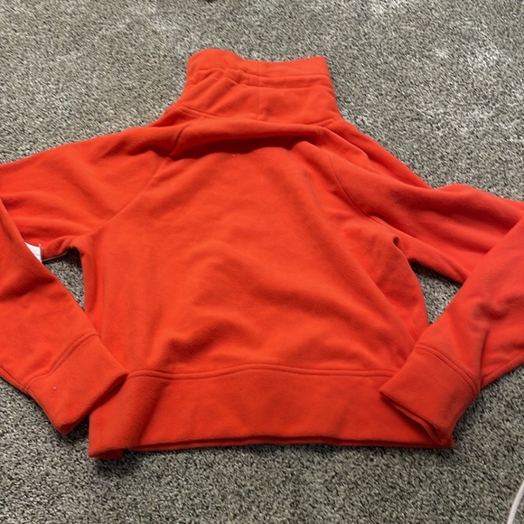 NWT Women’s Old Navy active pullover size small - Picture 7 of 7